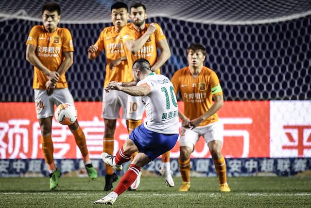 朱芳雨：想问问王哲林的情况 他把我微信删了